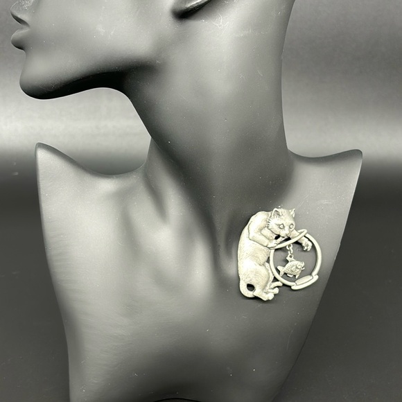 Jonette Jewelry Jewelry - Vintage JJ Cat And Fish Brooch